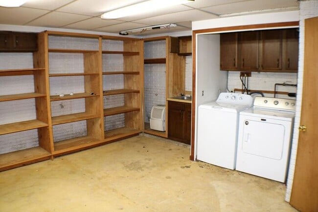 Building Photo - $2,200 | 4 Bedroom, 2 Bathroom Multi Floor House | No Pets | Available for August 1st, 2026 Move In!