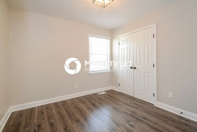 Building Photo - 4 Bedroom Pet-Friendly Home in HUEYTOWN, AL with Main Street Renewal