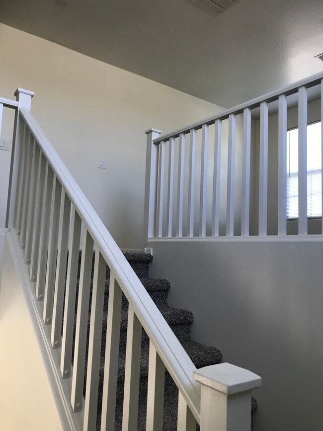 Building Photo - 1 month free rent if rented before Christmas! Spacious 3br Home in Cortessa $1,899.00