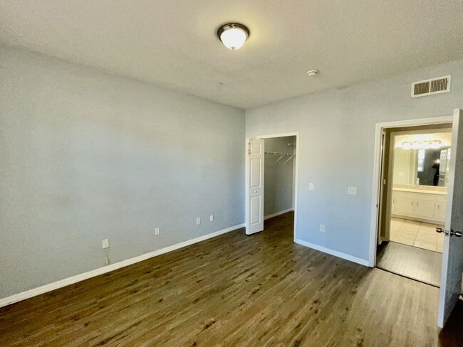 Building Photo - Hampton's West 1 Bed /1 Bath