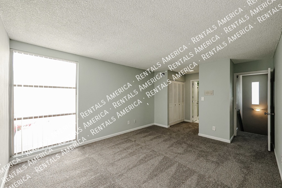 Building Photo - 3214 S El Camino Dr