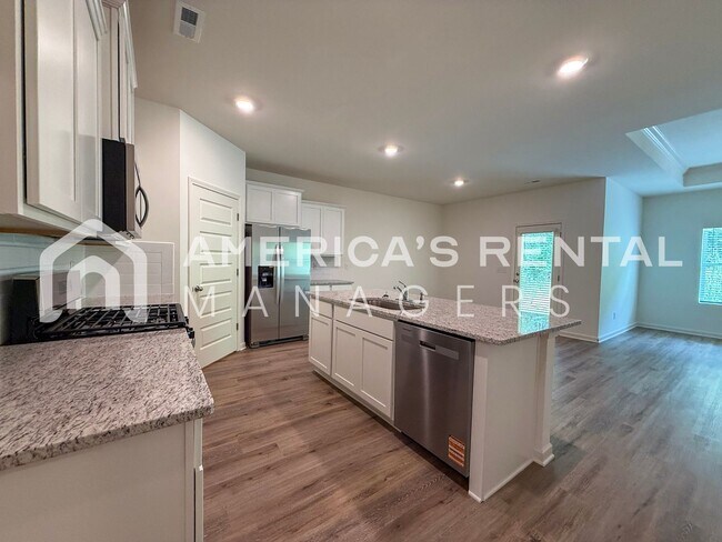 Building Photo - DEPOSIT PENDING! Coming Soon! Available to...