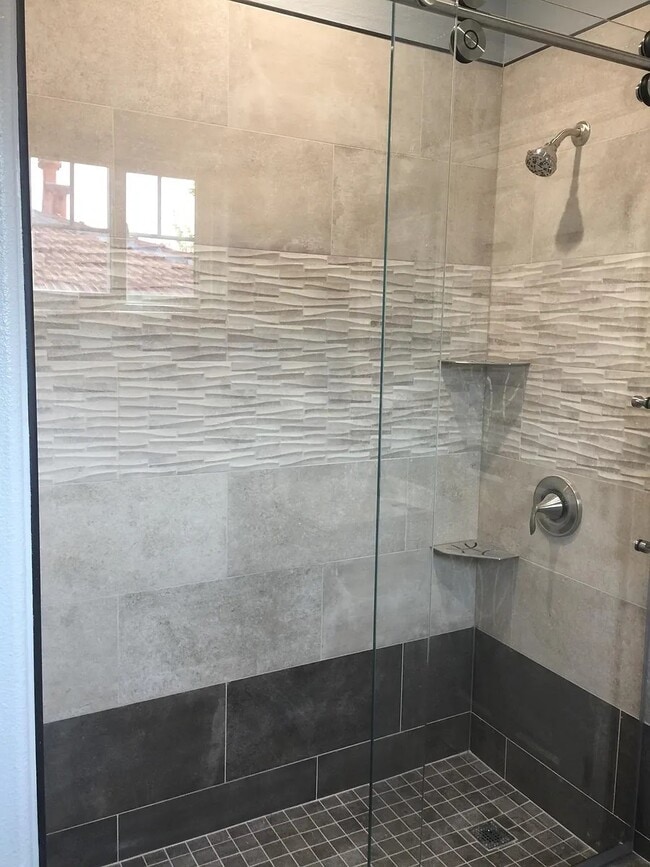 Building Photo - 1115 Clark St