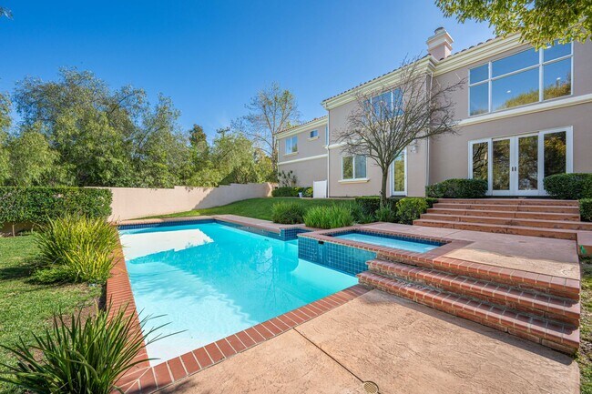 Building Photo - Elegant Dream Escape - Hills of Studio City