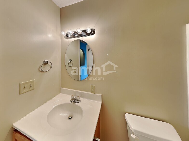 Building Photo - 6934 Crescent Boat Ln
