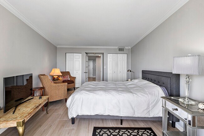 Building Photo - 3400 S Ocean Blvd
