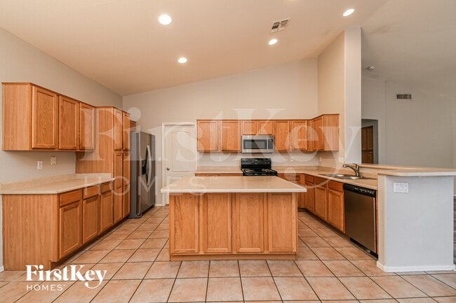 Building Photo - 2701 E Hulet Dr