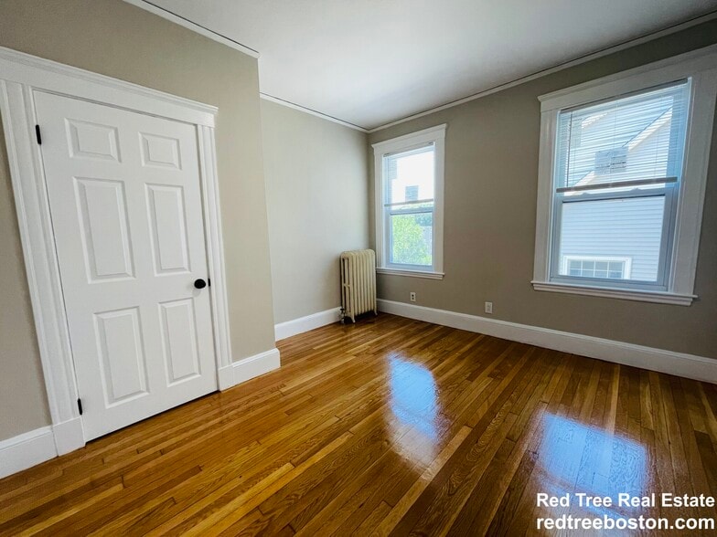 Building Photo - 187 Fellsway W