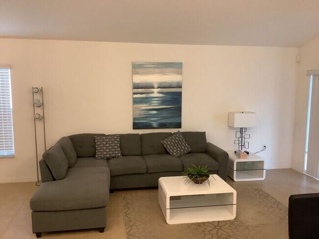 Building Photo - Furnished 4-Bedroom Pool Home in Davenport...