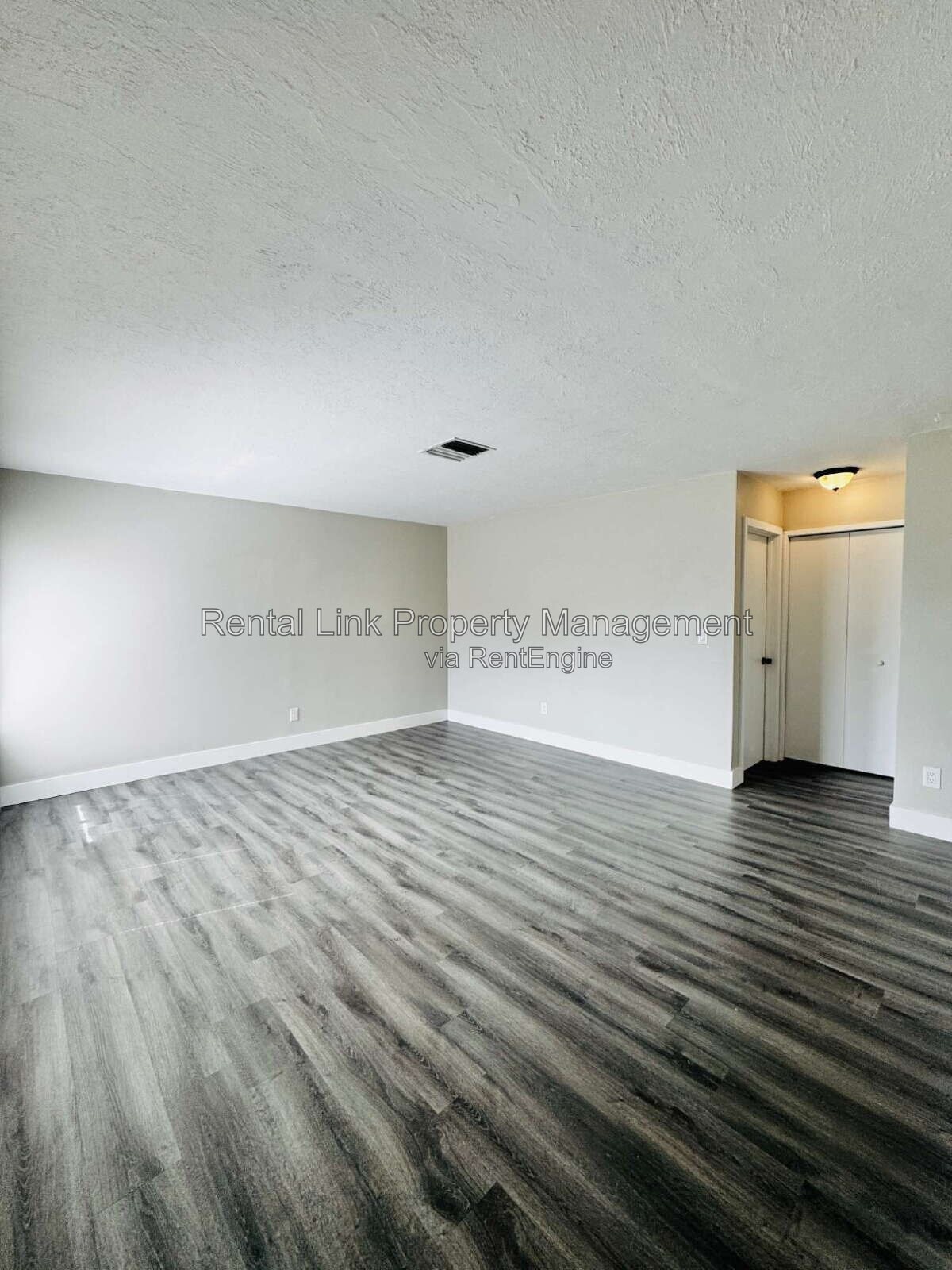 Building Photo - 4107 SE 18th Pl