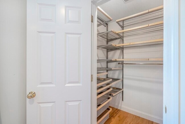 Building Photo - 2 Manchester Pl