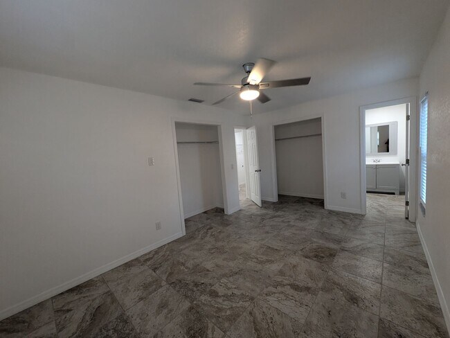 Building Photo - Nice 2/2 duplex in Crystal River