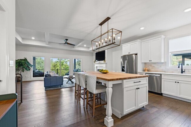 Building Photo - 5709 Bower Ln