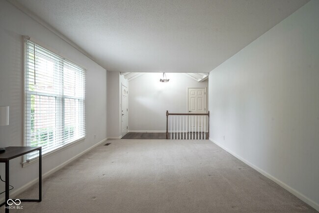 Building Photo - 10924 Lakeshore Dr W