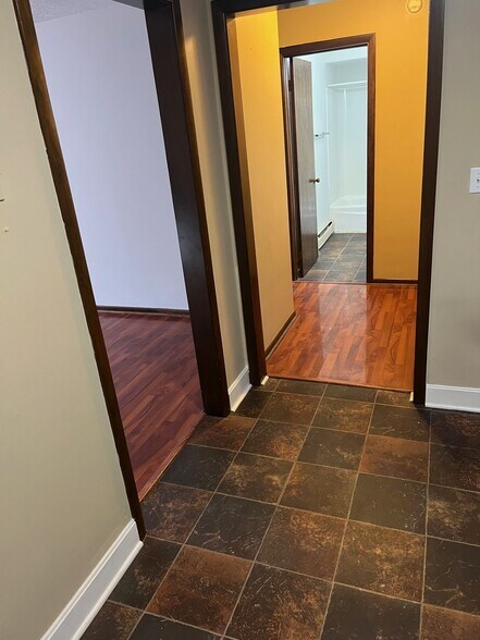 Building Photo - 33 Stewart St