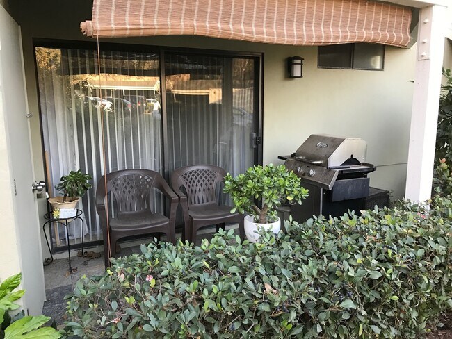 Building Photo - Beautiful Upgraded 2 Bed / 2 Bath 1 Story ...