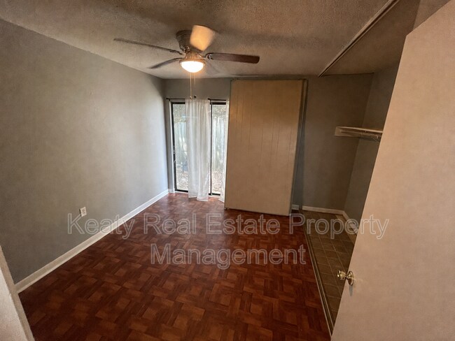 Building Photo - 405 Fox Run Ave