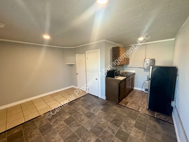 Building Photo - 920 S Montana St