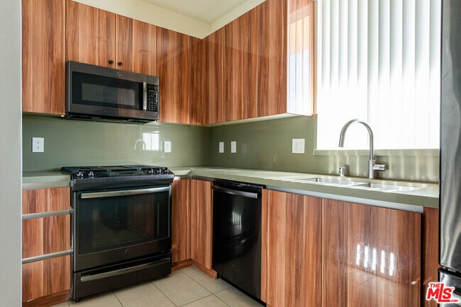 Building Photo - 5531 La Mirada Ave