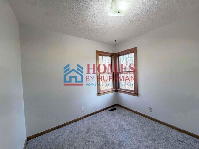 Building Photo - Westside! | Three Bedroom House | Deposit Special