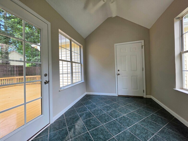 Building Photo - 503 Dunwoody Dr