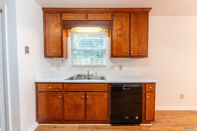 Building Photo - 236 Shadowbrook Ln NE