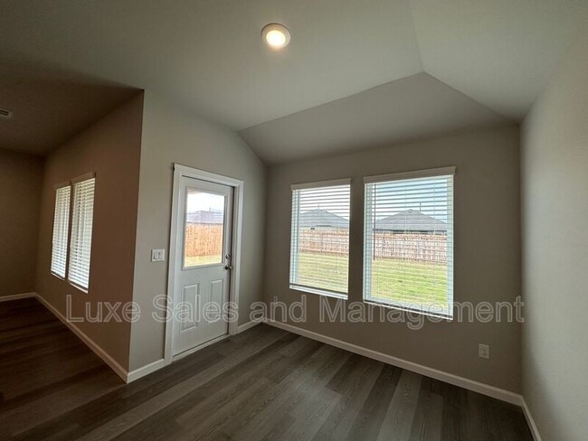 Building Photo - 10516 SW 41st Pl