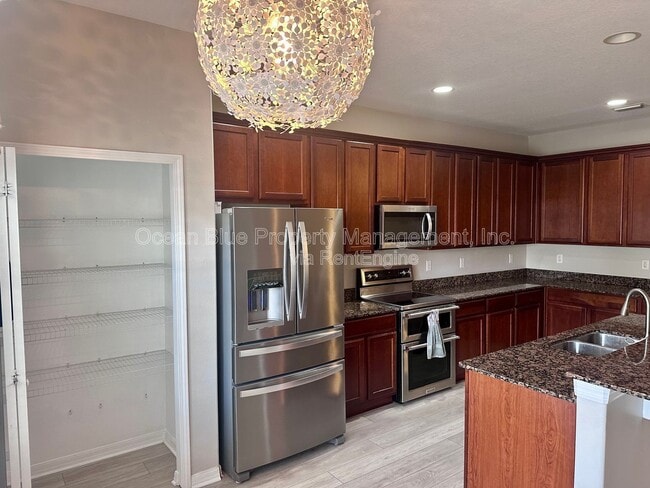 Building Photo - 1525 Hillview Ln