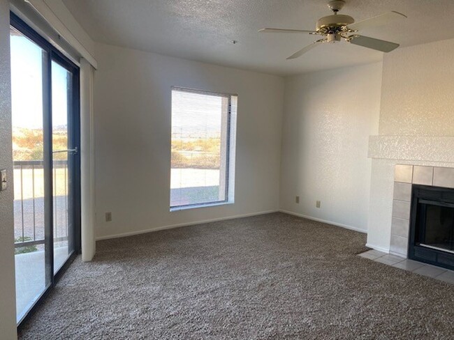 Building Photo - Waterfront 2BR 2B Condo Lower Level, gated...