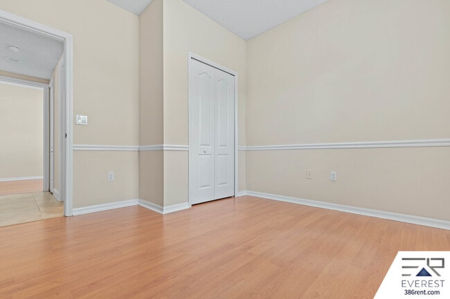 Building Photo - 16 Pinelynn Dr