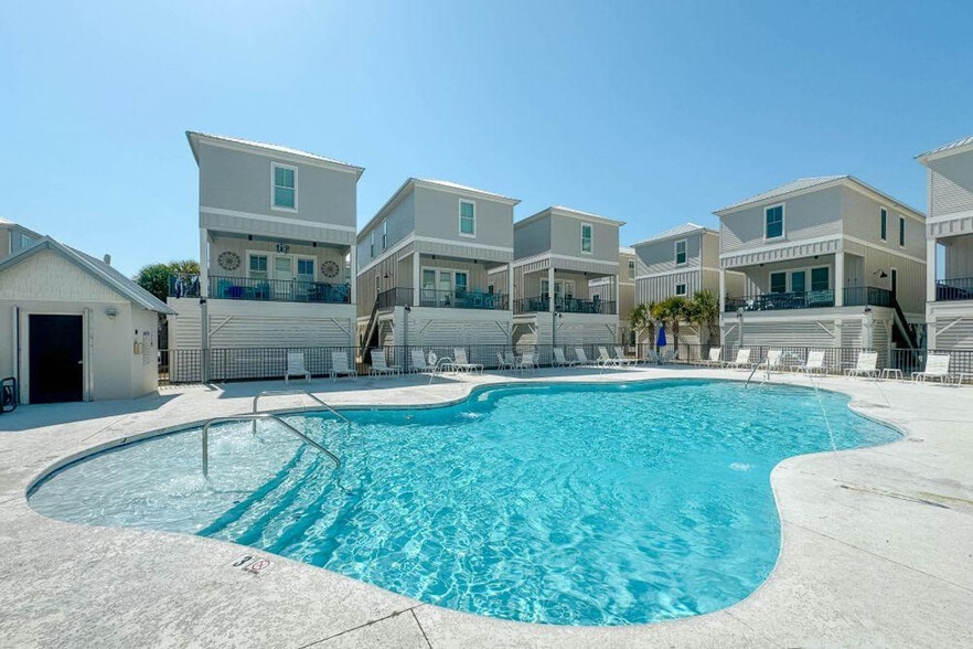Building Photo - 1592 W Beach Blvd