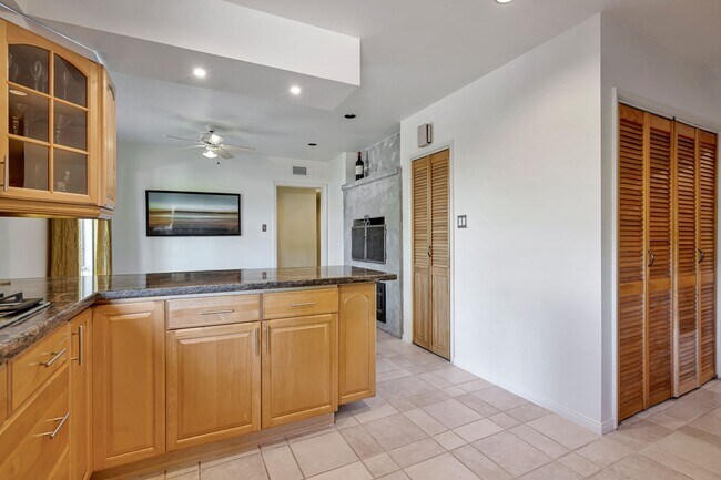 Building Photo - HOLIDAY SPECIAL***2 WEEKS FREE** 3 Bed/2 Bath Oasis in Royal Woods - Available Now