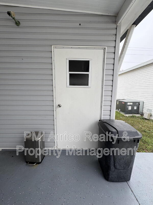 Building Photo - 712 Choo Choo Ln