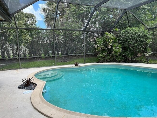 Building Photo - 1250 SW 15th Ave