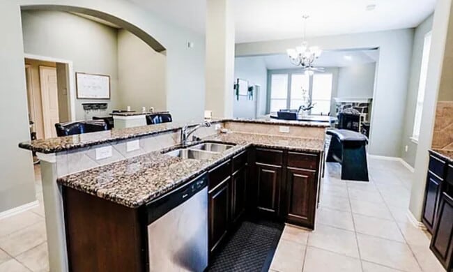 Building Photo - 1733 Rosson Rd