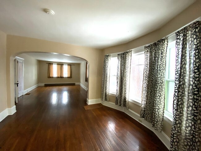 Building Photo - 2028 W 9th Ave