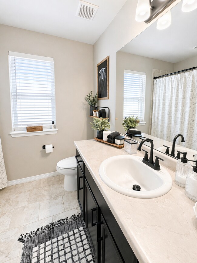 Building Photo - Stunning 5 Bedroom Ranch Home in Lorson Ranch!