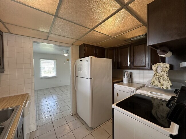 Building Photo - "Charming 3-Bed, 2-Bath in North Port!"