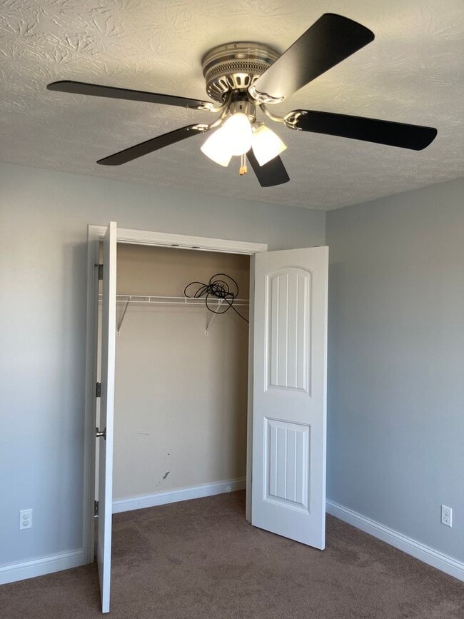 Building Photo - 141 Twin Lakes Dr