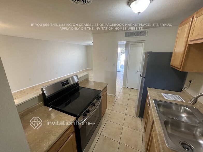 Building Photo - 5909 W Coronado Rd