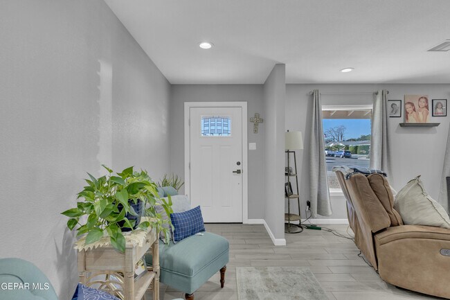 Building Photo - 9913 Album Ave