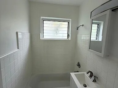 Building Photo - 4730 Pine Tree Dr