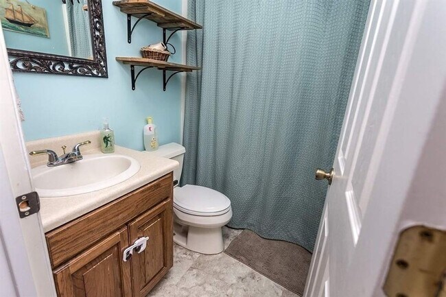 Building Photo - BEAUTIFUL SINGLE FAMILY HOME