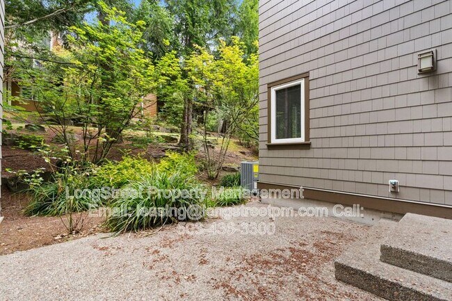 Building Photo - 10247 NW Village Heights Dr