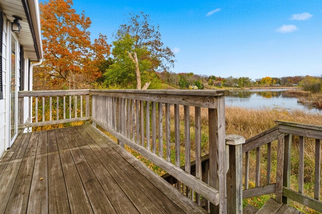 Building Photo - W6705 N Lakeshore Cir