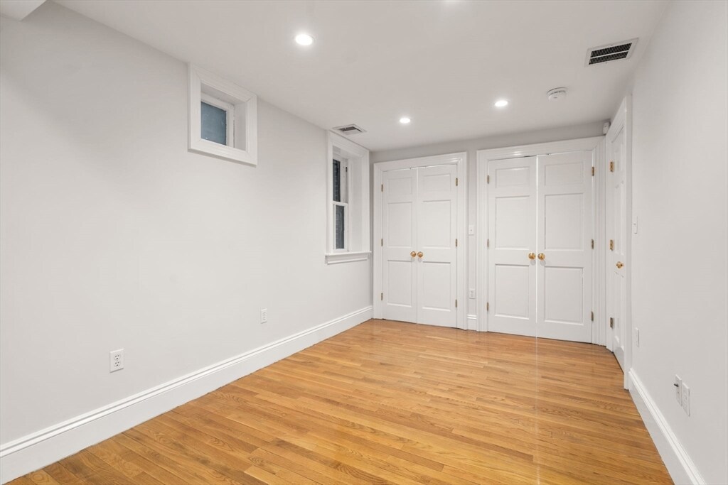 Building Photo - 244 Beacon St