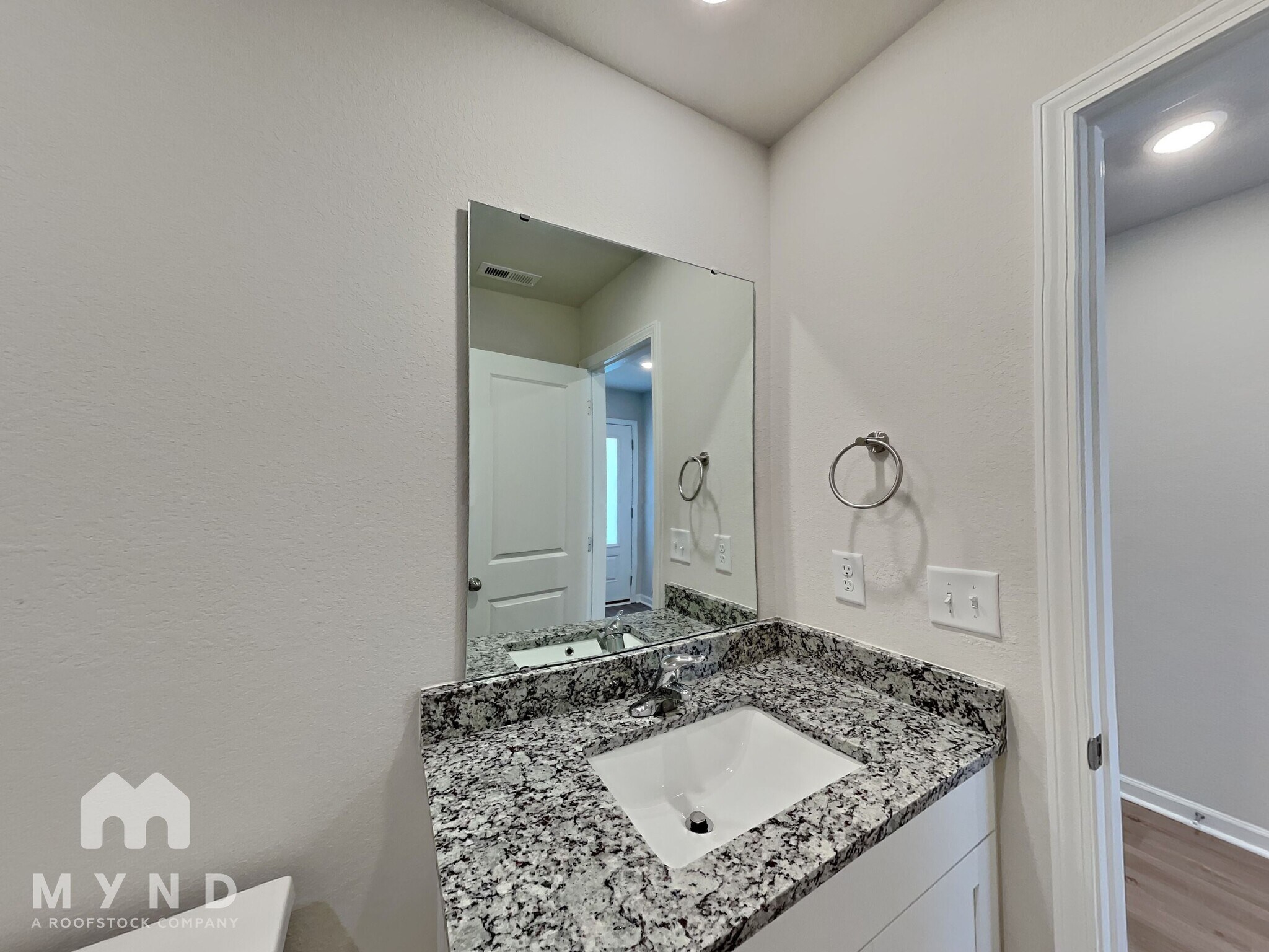 Building Photo - 380 Taverners Ln