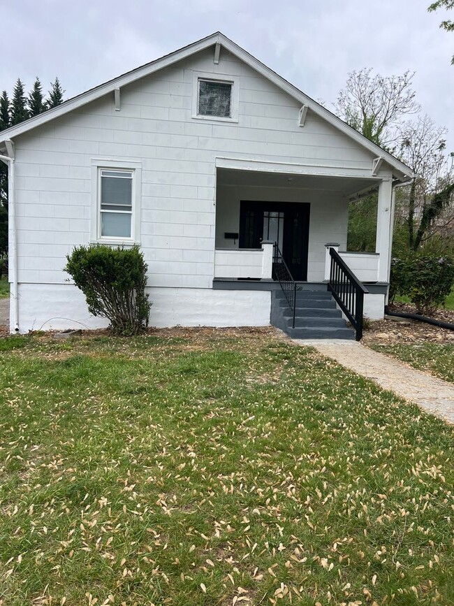 Primary Photo - 3 bedroom, 1 bath house