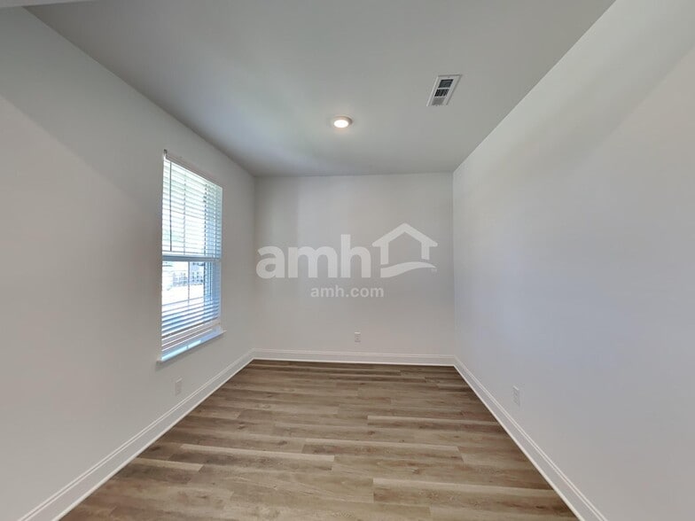 Building Photo - 230 Marin Dr