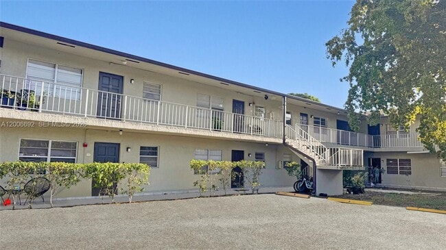 Building Photo - 1522 NE 34th Ct